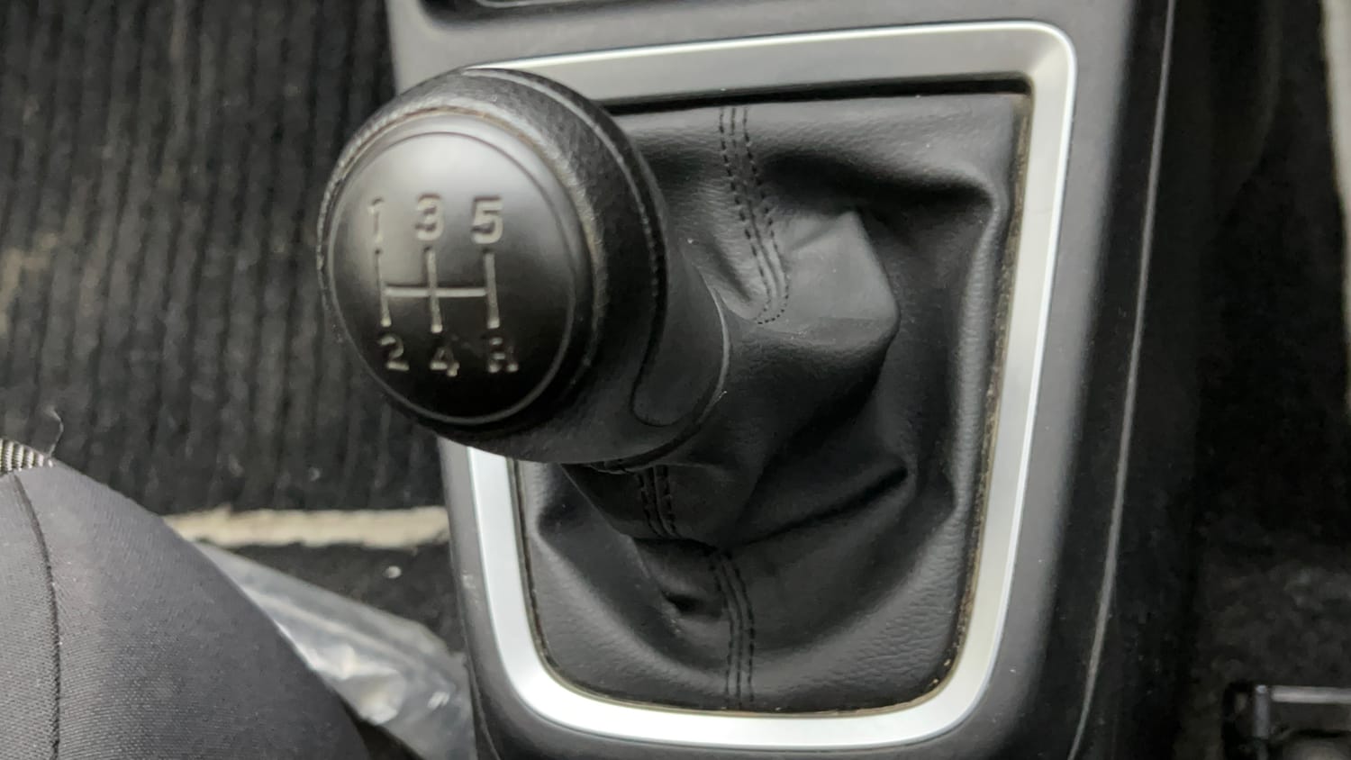 Used 2023 Maruti Suzuki Swift LXi Petrol Manual interior GEAR  KNOB VIEW