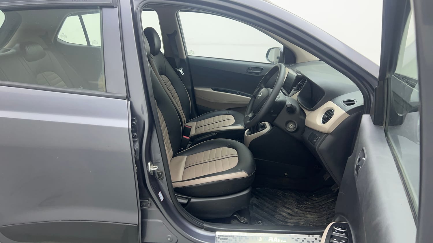 Used 2018 Hyundai Grand i10 Magna 1.2 Kappa VTVT Petrol Manual interior RIGHT SIDE FRONT DOOR CABIN VIEW