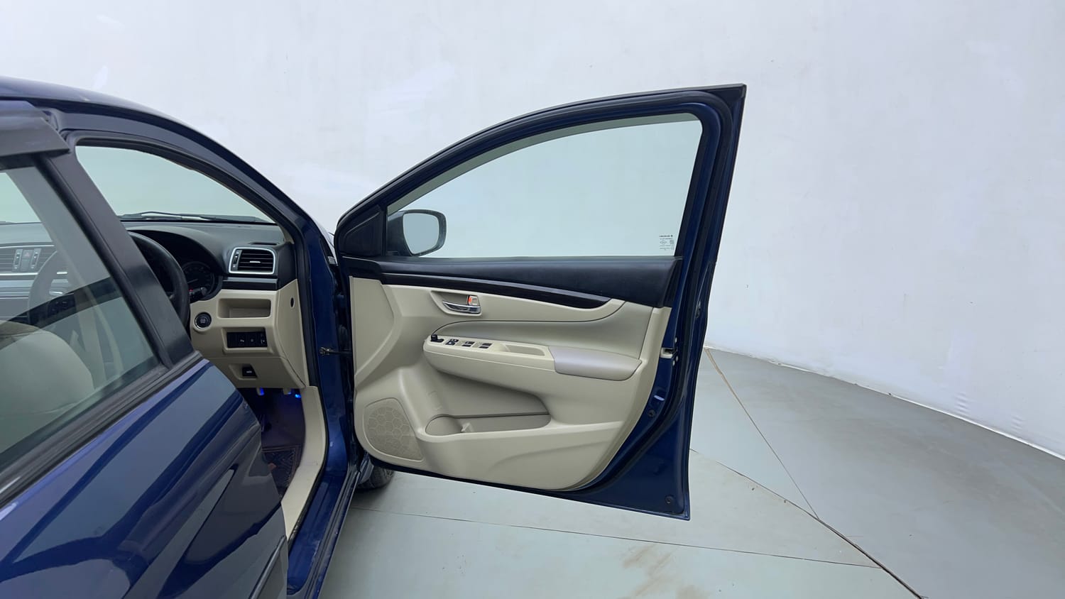 Used 2018 Maruti Suzuki Ciaz Zeta 1.4 MT Petrol Manual interior RIGHT FRONT DOOR OPEN VIEW