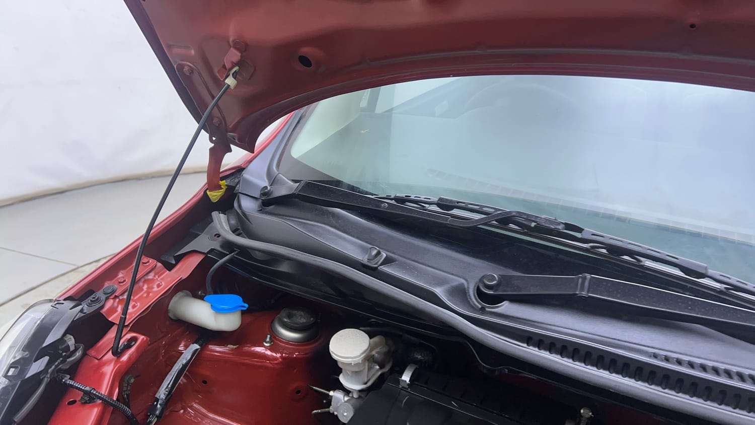 Used 2017 Maruti Suzuki Wagon R 1.0 VXI AMT Petrol Automatic engine ENGINE RIGHT SIDE HINGE & APRON VIEW