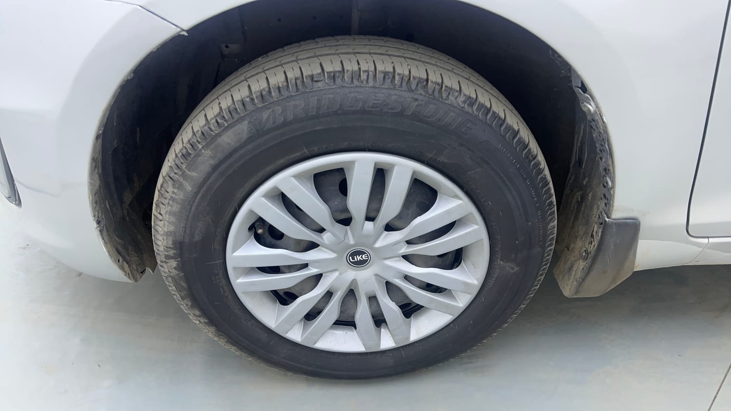 Used 2015 Maruti Suzuki Swift VXi Petrol Manual tyres LEFT FRONT TYRE RIM VIEW