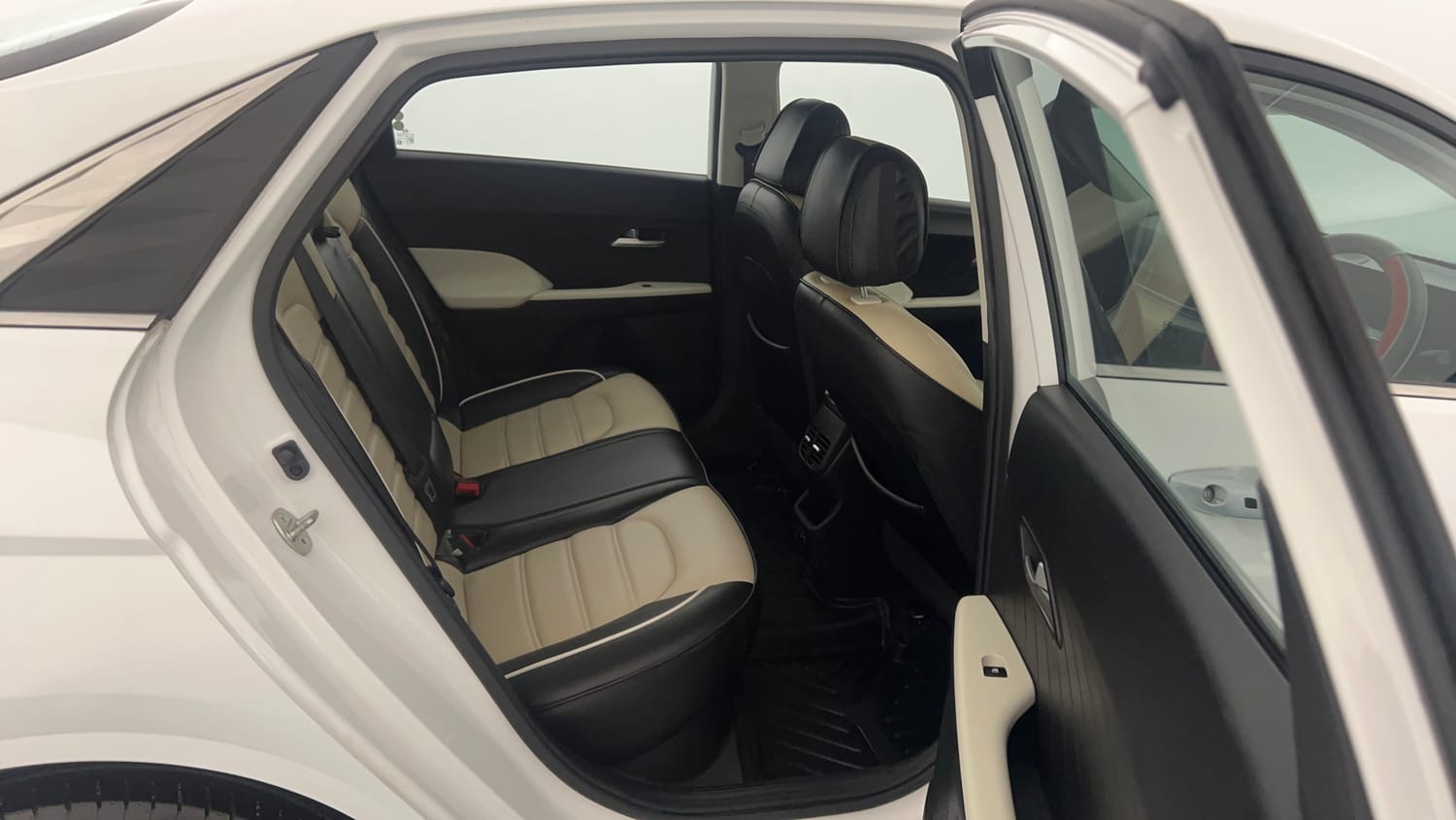 Used 2024 Hyundai Verna SX 1.5 Petrol MT Petrol Manual interior RIGHT SIDE REAR DOOR CABIN VIEW