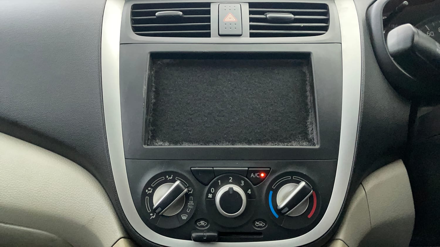Used 2014 Maruti Suzuki Celerio VXi Petrol Manual interior MUSIC SYSTEM & AC CONTROL VIEW