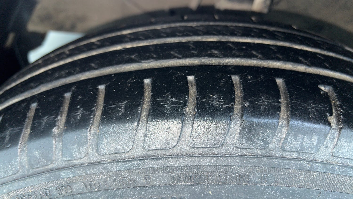 Used 2018 Maruti Suzuki Swift VXi AMT Petrol Automatic tyres LEFT FRONT TYRE TREAD VIEW