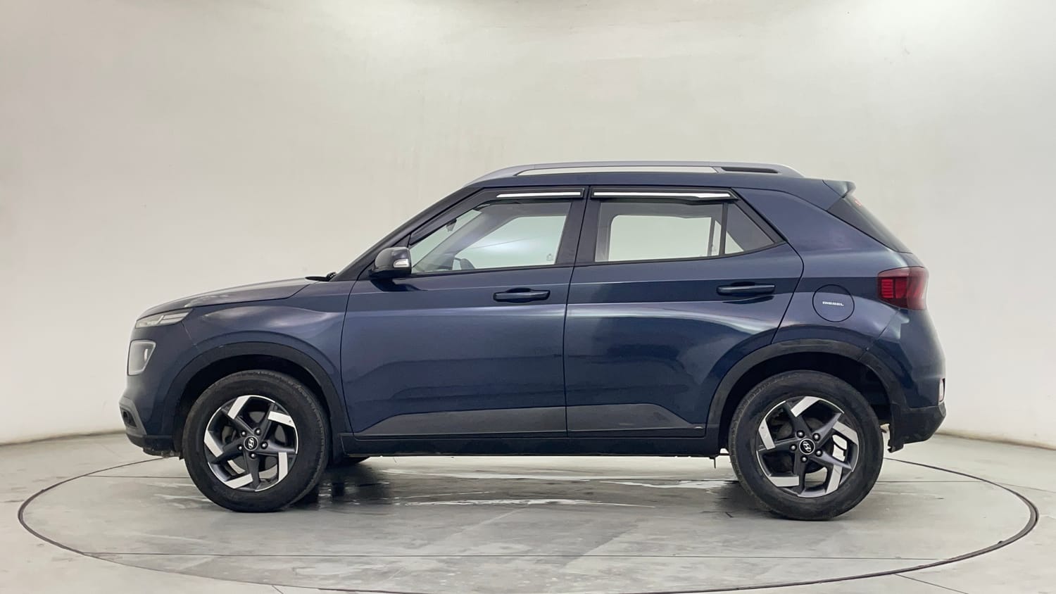Used 2022 Hyundai Venue SX 1.5 CRDi Diesel Manual exterior LEFT SIDE VIEW