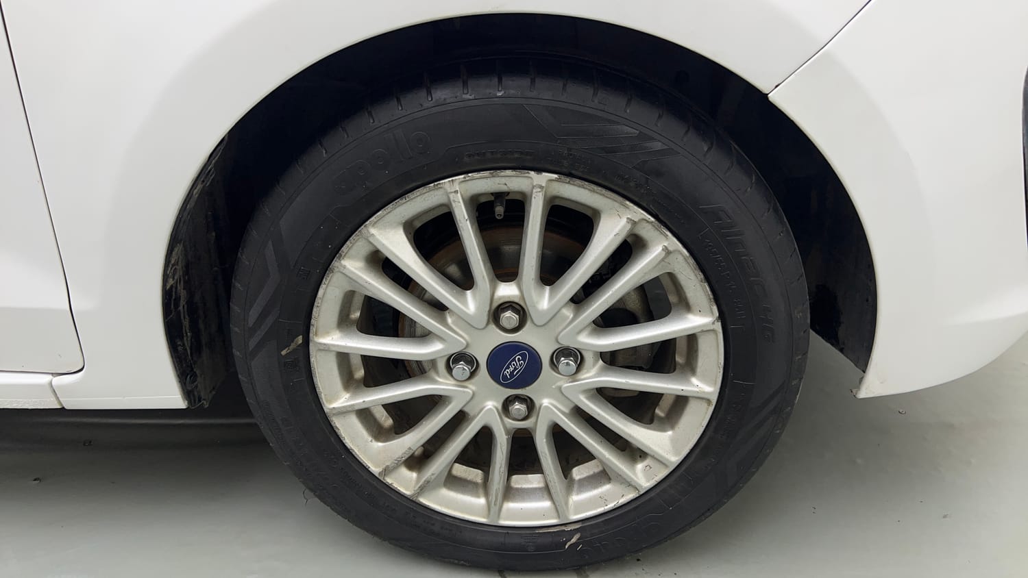 Used 2020 Ford Figo Aspire Titanium1.5 TDCi Diesel Manual tyres RIGHT FRONT TYRE RIM VIEW