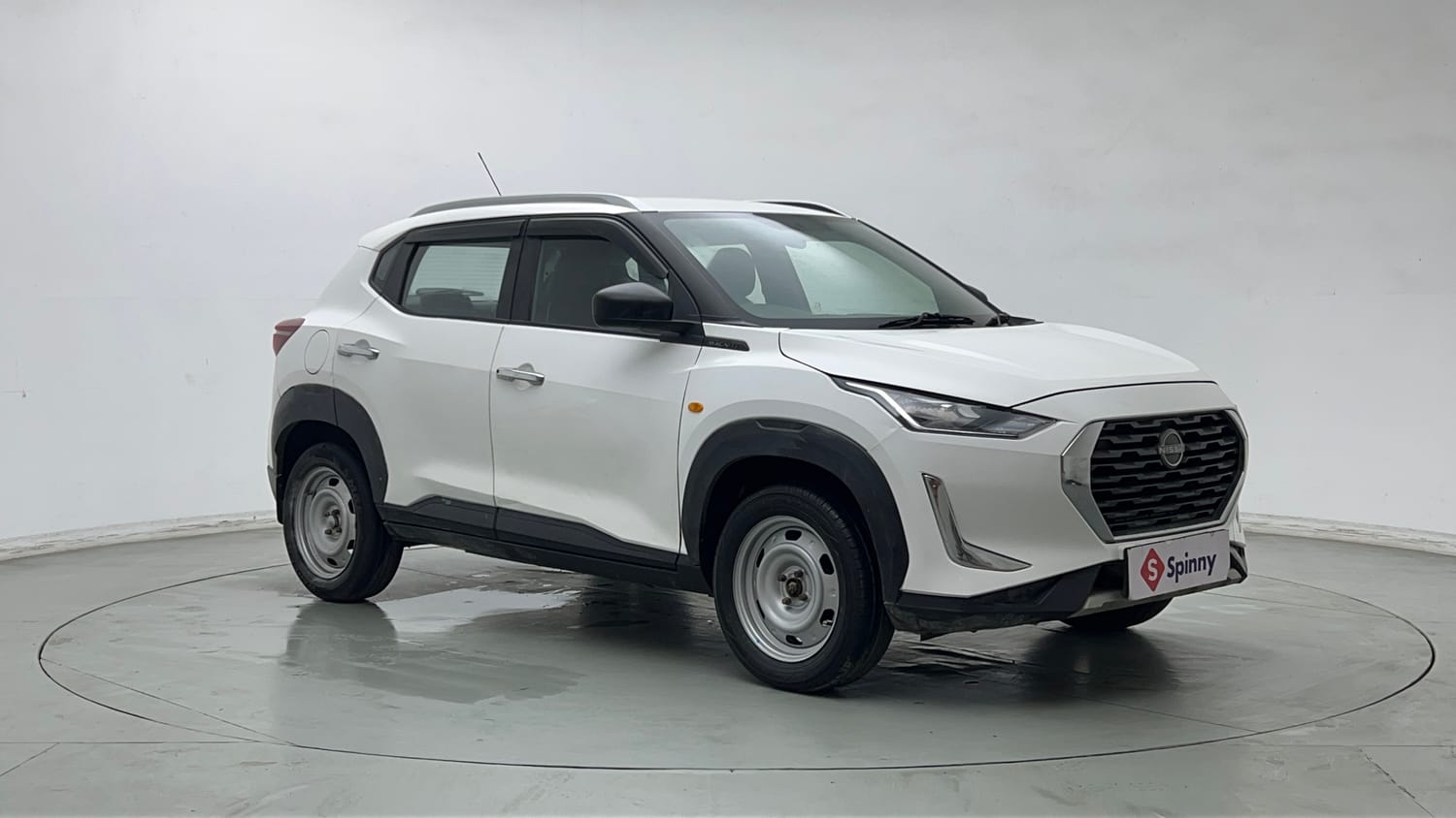 Used 2023 Nissan Magnite XE Petrol Manual exterior RIGHT FRONT CORNER VIEW