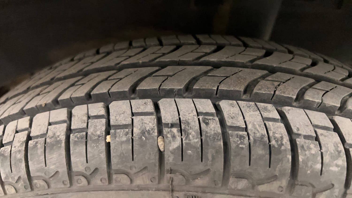 Used 2017 Renault Kwid RXL Petrol Manual tyres LEFT REAR TYRE TREAD VIEW