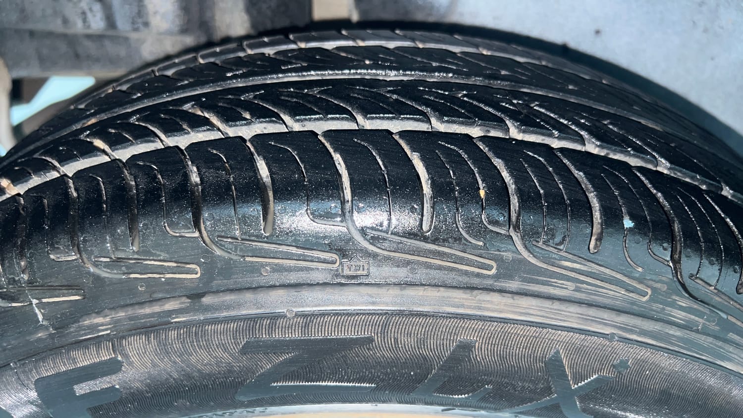 Used 2015 Maruti Suzuki Swift VXi Petrol Manual tyres RIGHT REAR TYRE TREAD VIEW