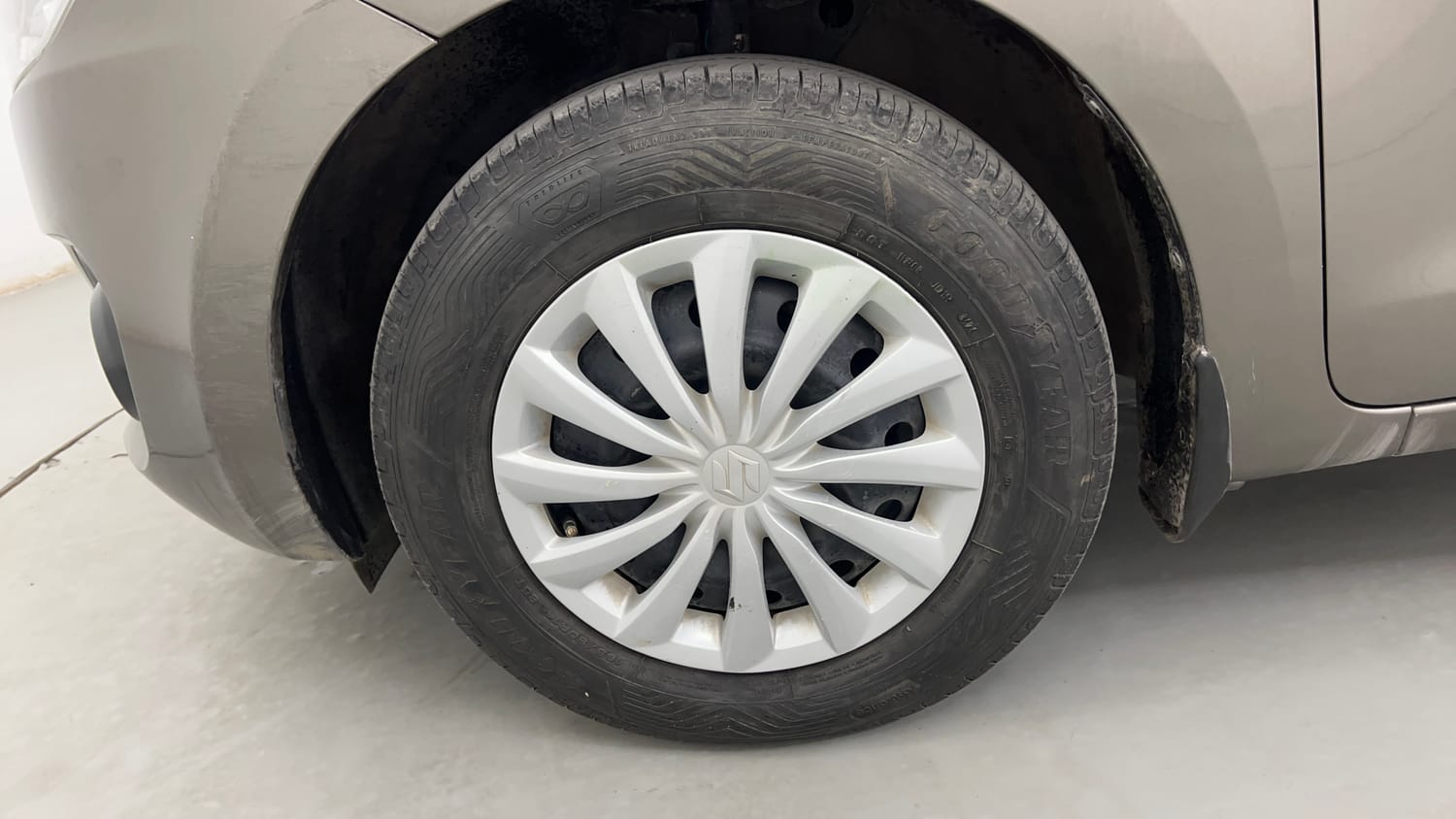 Used 2019 Maruti Suzuki Swift VDi AMT Diesel Automatic tyres LEFT FRONT TYRE RIM VIEW