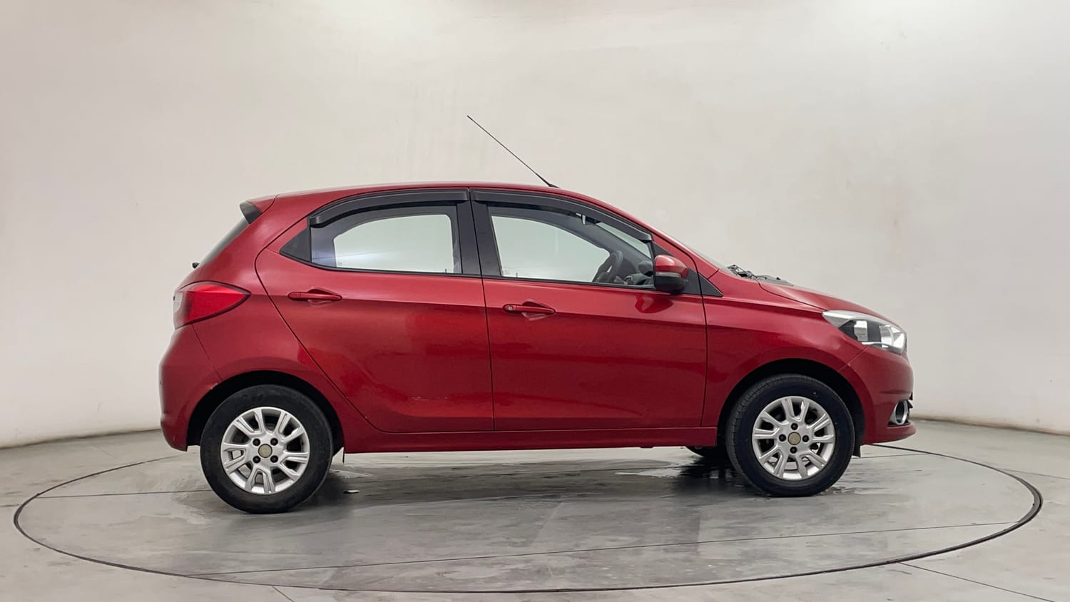 Used 2017 Tata Tiago Revotron XZA Petrol Automatic exterior RIGHT SIDE VIEW