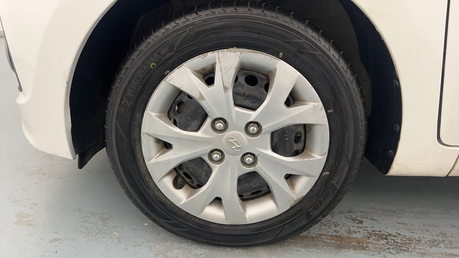 Used 2015 Hyundai Grand i10 Sportz 1.2 Kappa VTVT Petrol Manual tyres LEFT FRONT TYRE RIM VIEW