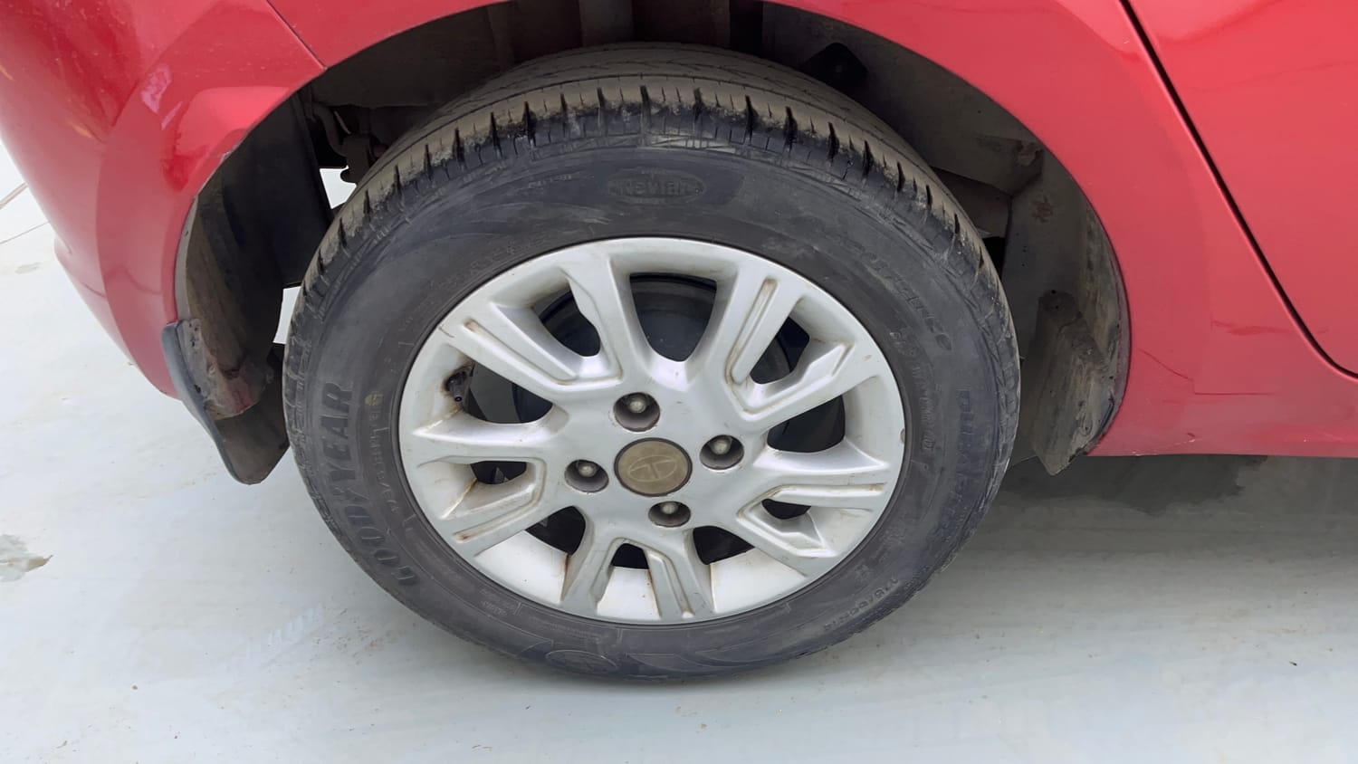 Used 2018 Tata Tiago Revotorq XZ Diesel Manual tyres RIGHT REAR TYRE RIM VIEW