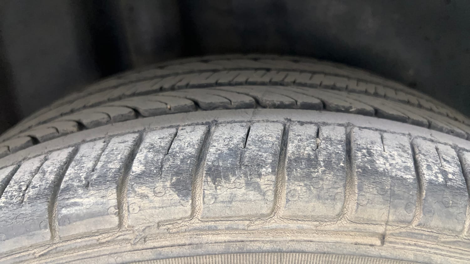 Used 2019 volkswagen Polo GT TSI Petrol Automatic tyres RIGHT REAR TYRE TREAD VIEW