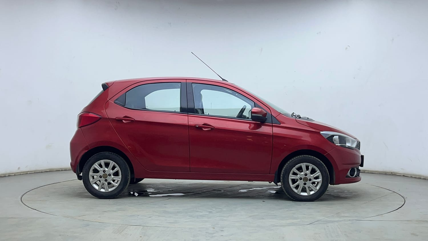 Used 2018 Tata Tiago Revotorq XZ Diesel Manual exterior RIGHT SIDE VIEW