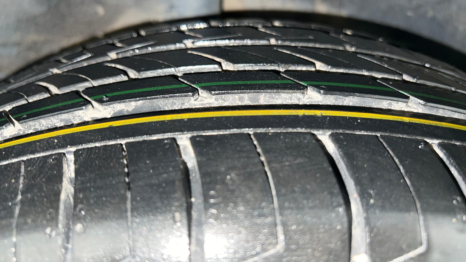 Used 2022 Kia Sonet HTX 1.5 Diesel Manual tyres RIGHT REAR TYRE TREAD VIEW