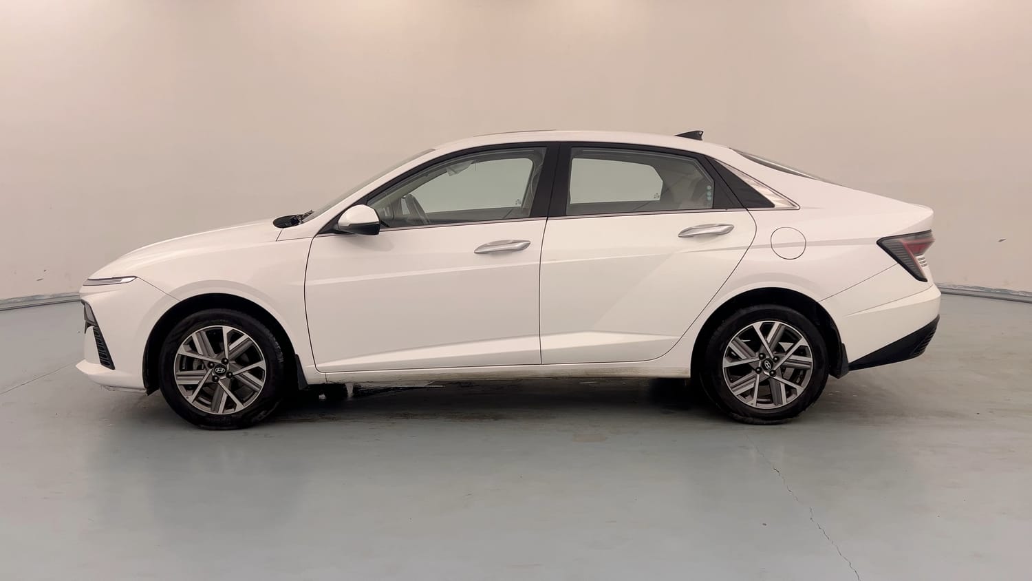 Used 2024 Hyundai Verna SX 1.5 Petrol MT Petrol Manual exterior LEFT SIDE VIEW