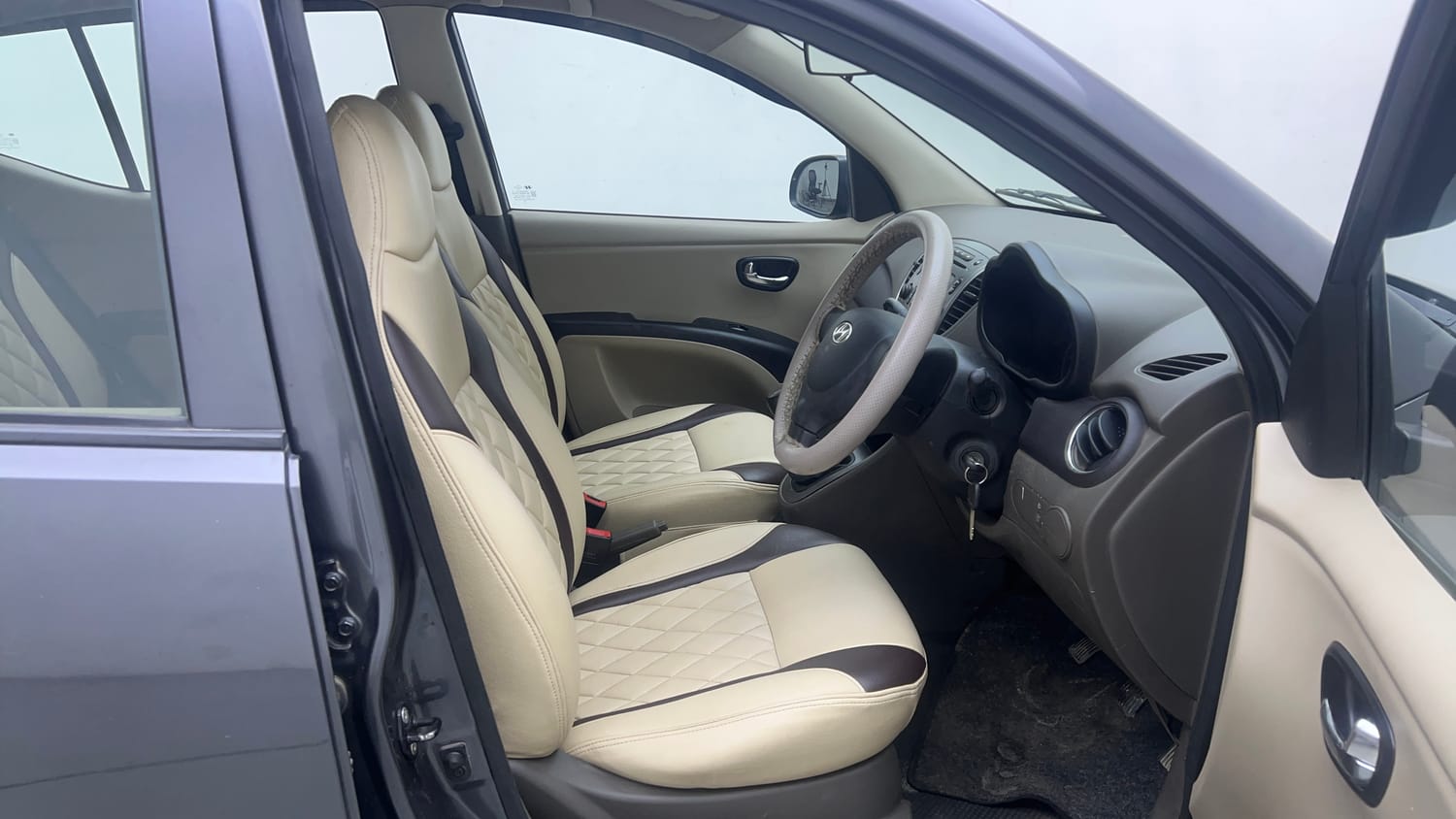 Used 2013 Hyundai i10 Sportz 1.2 Kappa2 Petrol Manual interior RIGHT SIDE FRONT DOOR CABIN VIEW