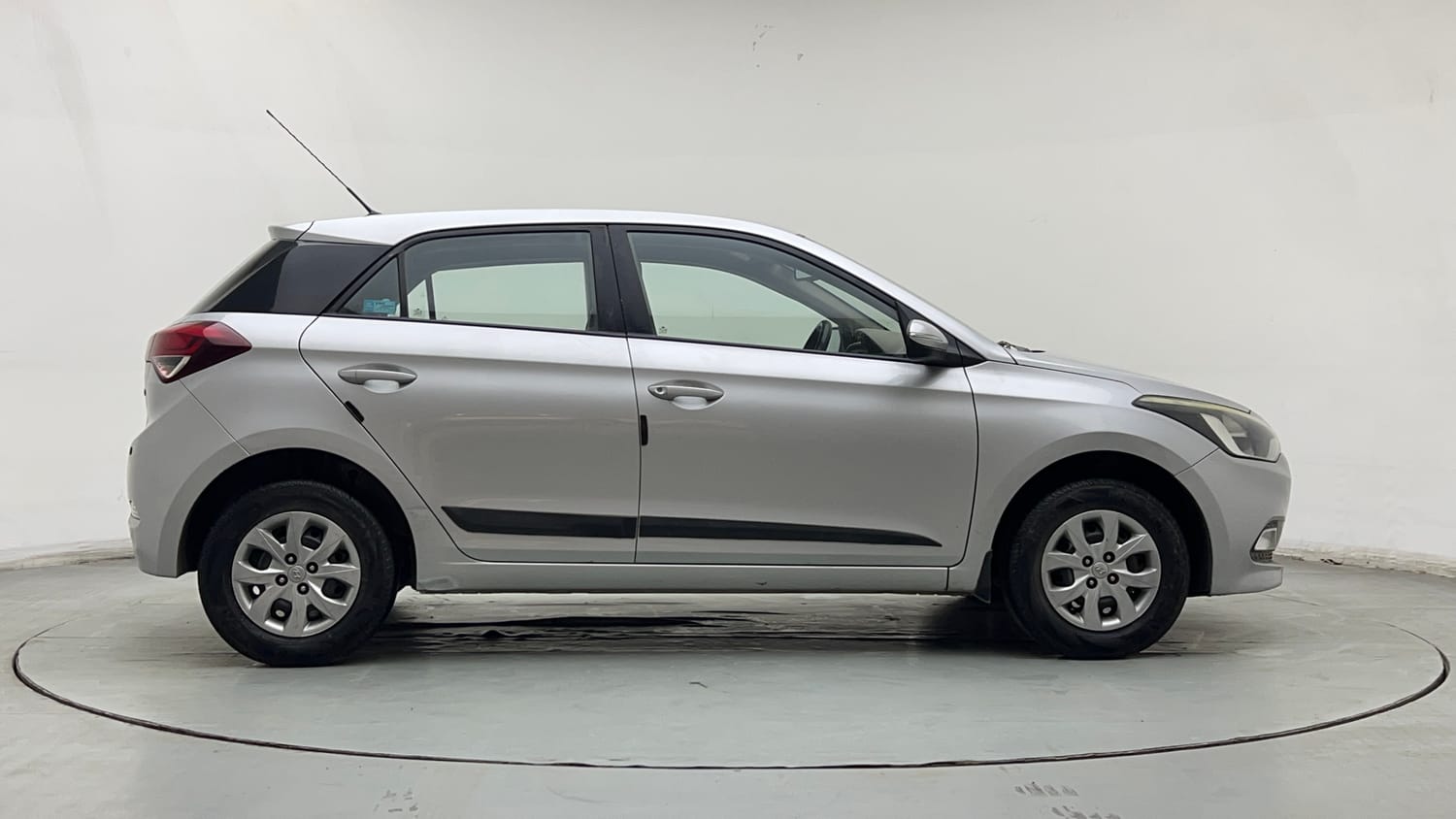 Used 2017 Hyundai Elite i20 Sportz 1.2 Petrol Manual exterior RIGHT SIDE VIEW