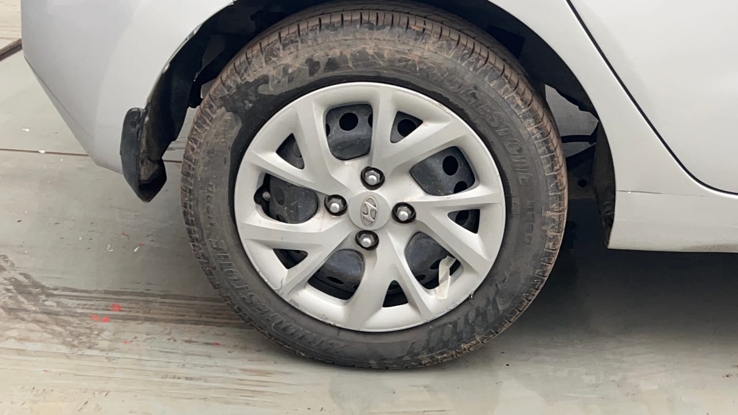Used 2017 Hyundai Grand i10 Magna 1.2 Kappa VTVT Petrol Manual tyres RIGHT REAR TYRE RIM VIEW