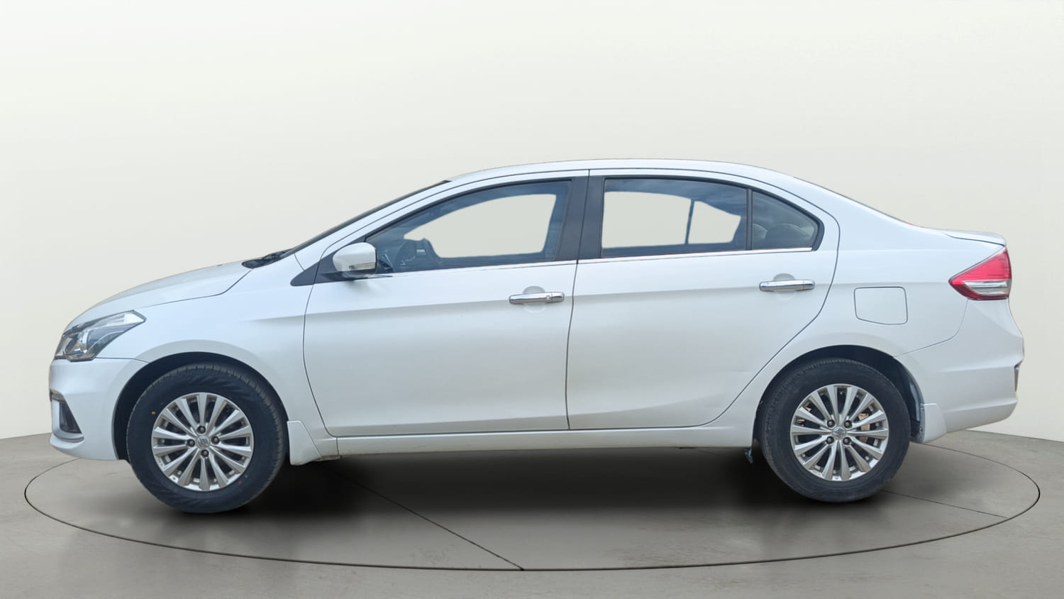 Used 2018 Maruti Suzuki Ciaz Delta Hybrid 1.5 Petrol Manual exterior LEFT SIDE VIEW