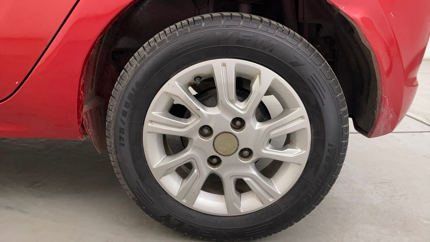 Used 2017 Tata Tiago Revotron XZA Petrol Automatic tyres LEFT REAR TYRE RIM VIEW