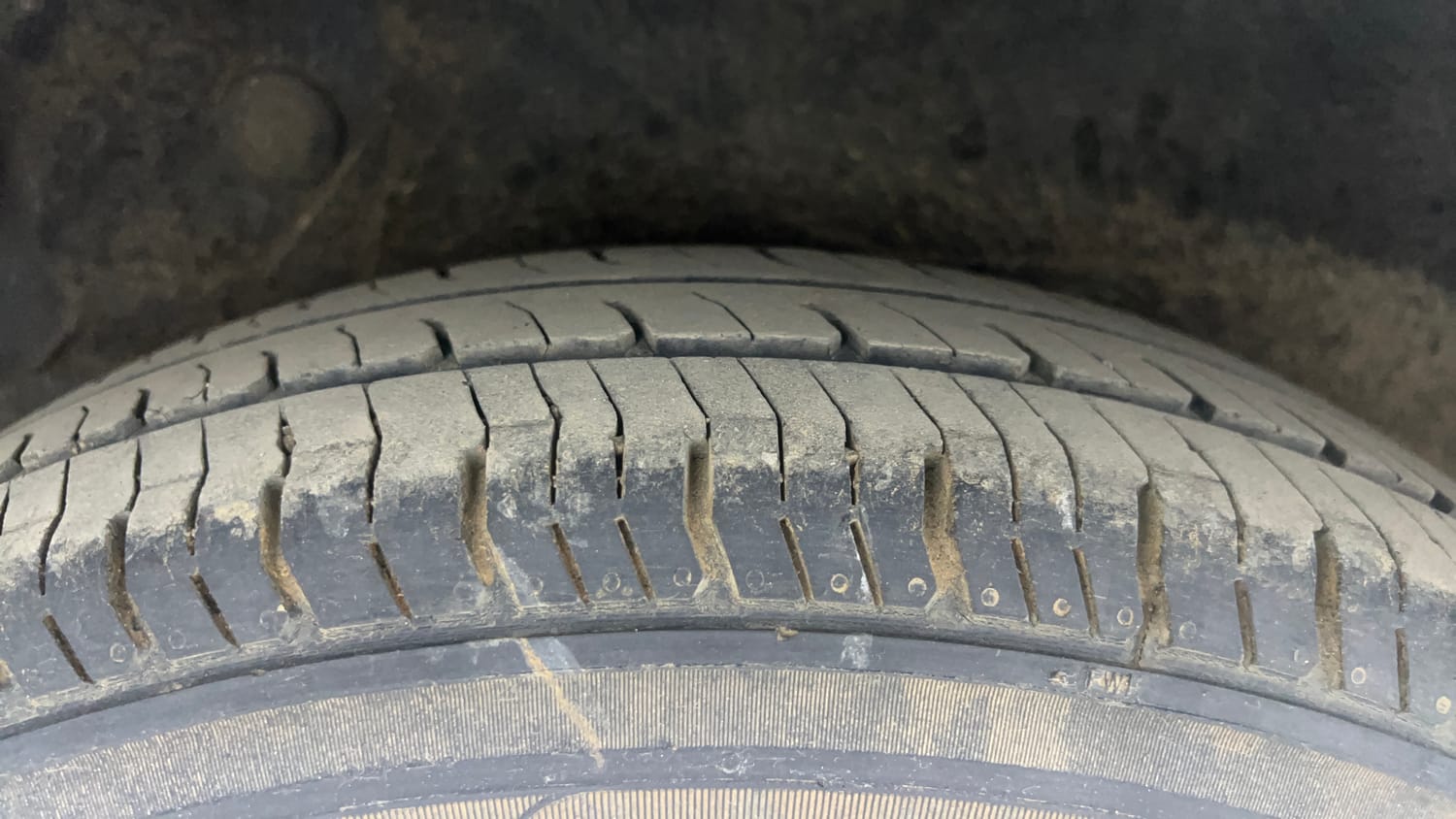 Used 2013 Hyundai i10 Sportz 1.2 Kappa2 Petrol Manual tyres RIGHT REAR TYRE TREAD VIEW