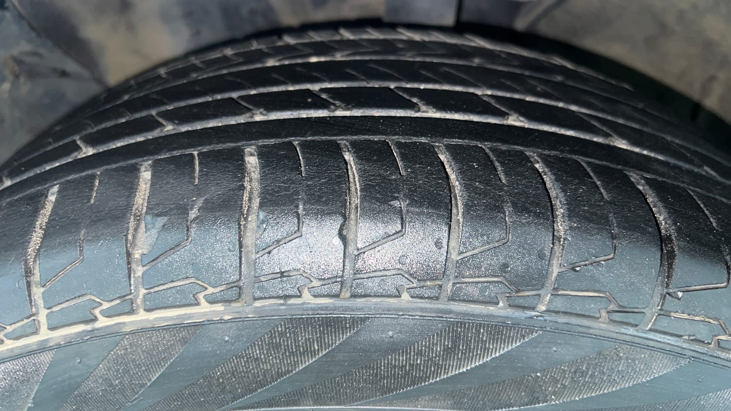 Used 2023 Kia Seltos GTX Plus 1.4 Petrol Manual tyres LEFT FRONT TYRE TREAD VIEW