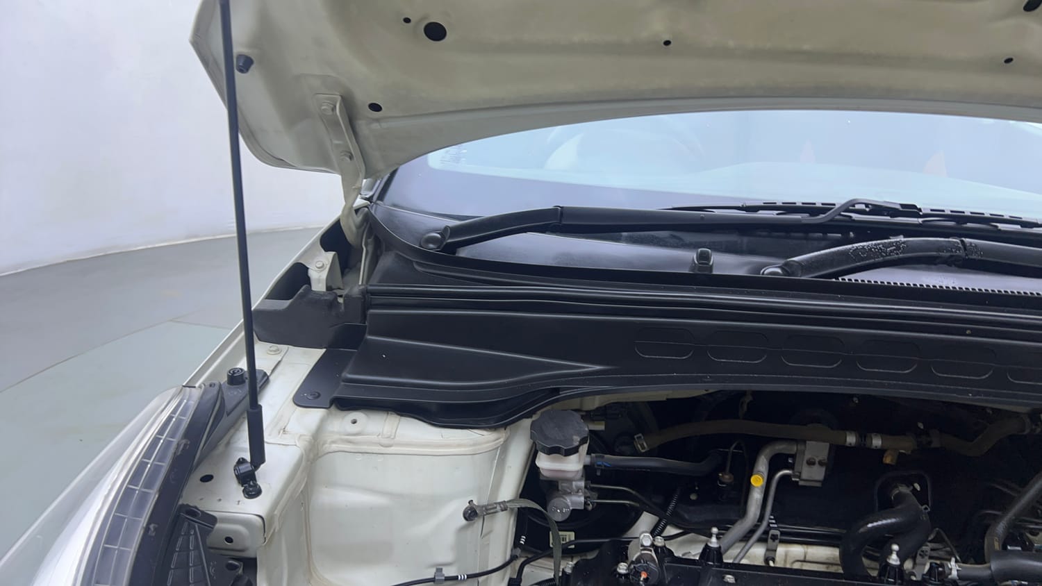 Used 2018 Hyundai Creta SX 1.6 Dual Tone Petrol Petrol Manual engine ENGINE RIGHT SIDE HINGE & APRON VIEW