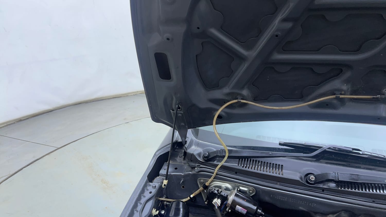 Used 2015 Maruti Suzuki Alto K10 VXi Petrol Manual engine ENGINE RIGHT SIDE HINGE & APRON VIEW