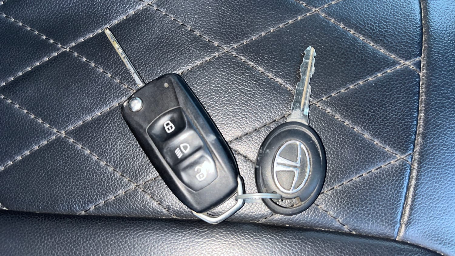 Used 2018 Tata Tiago Revotorq XZ Diesel Manual extra CAR KEY VIEW