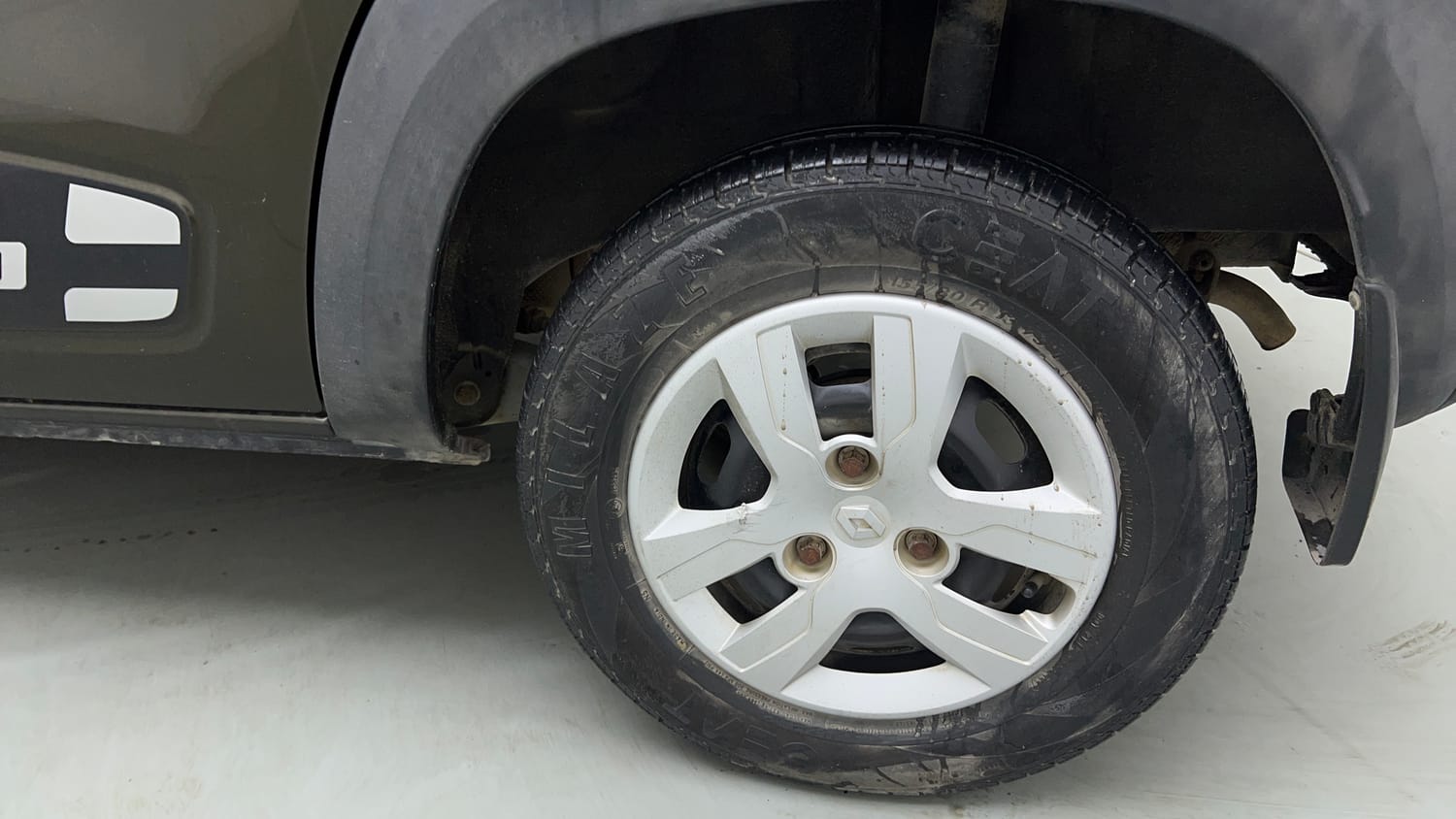 Used 2017 Renault Kwid 1.0 RXT Petrol Manual tyres LEFT REAR TYRE RIM VIEW