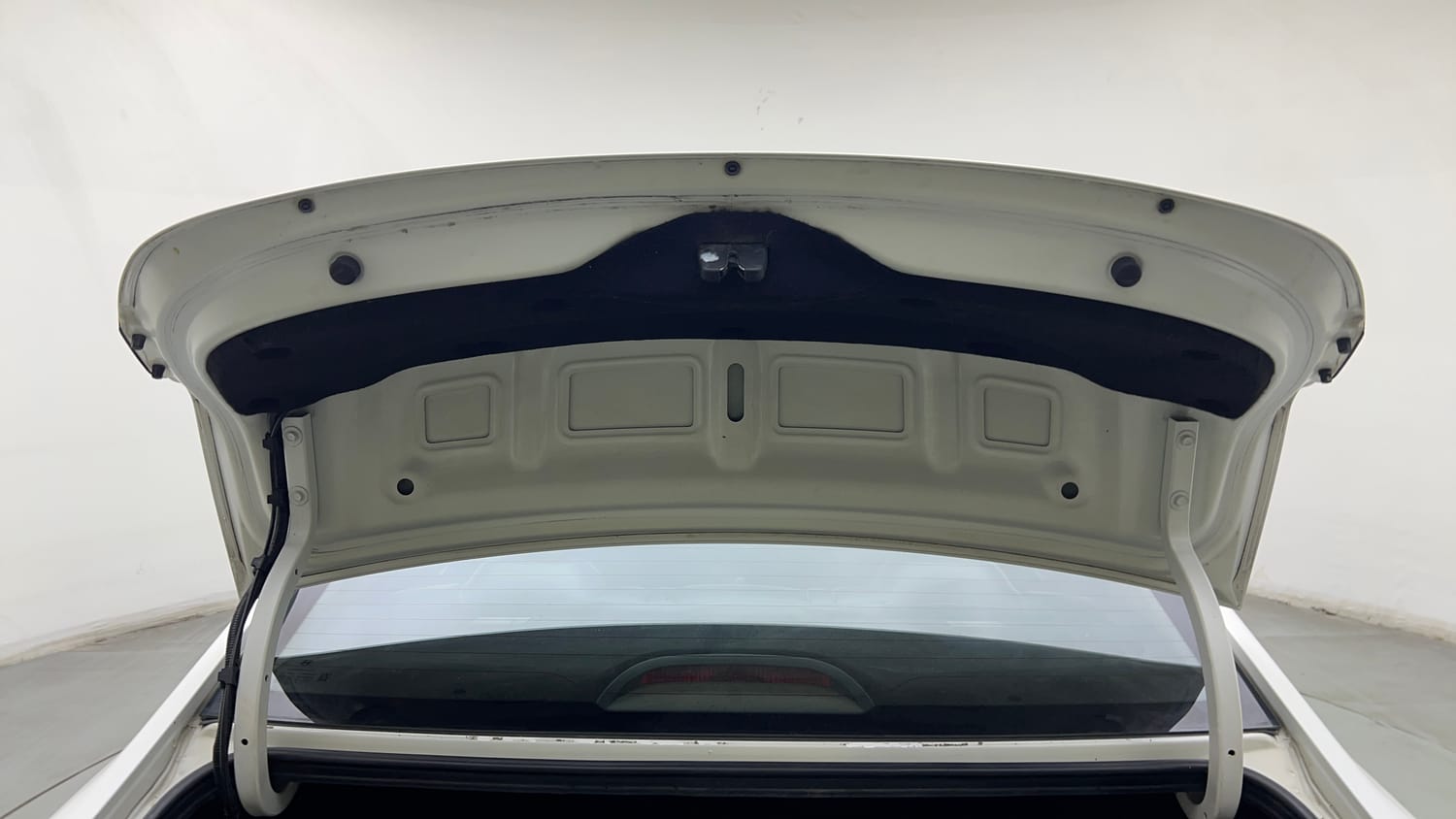 Used 2019 Hyundai Verna EX 1.4 VTVT Petrol Manual interior DICKY DOOR OPEN VIEW