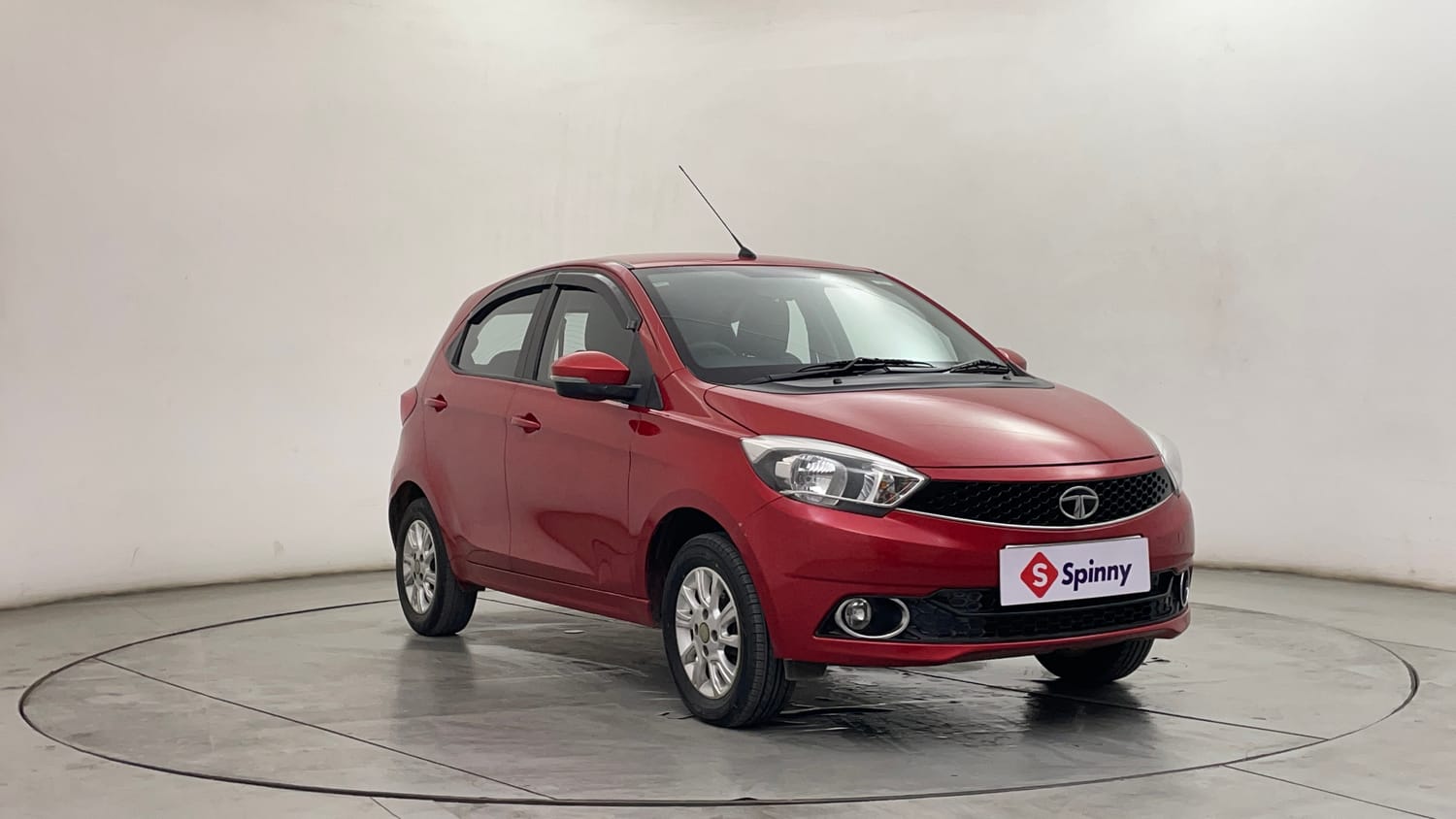 Used 2017 Tata Tiago Revotron XZA Petrol Automatic exterior RIGHT FRONT CORNER VIEW