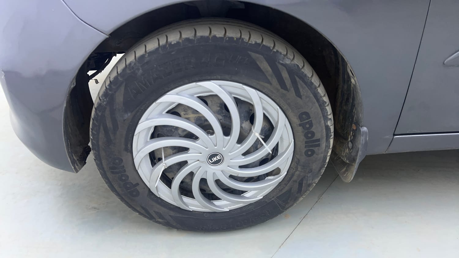 Used 2013 Hyundai i10 Sportz 1.2 Kappa2 Petrol Manual tyres LEFT FRONT TYRE RIM VIEW