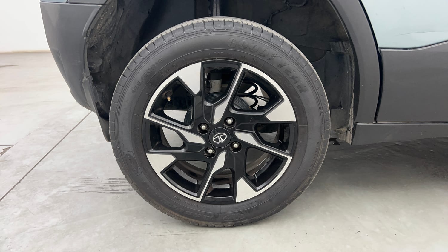 Used 2023 Tata Punch Creative AMT Petrol Automatic tyres RIGHT REAR TYRE RIM VIEW