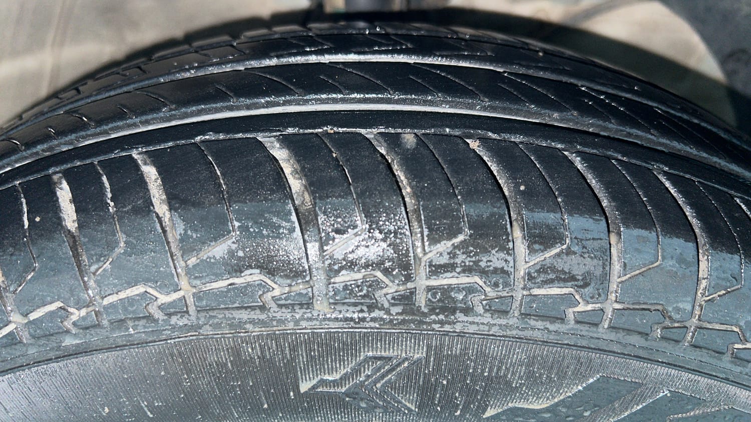 Used 2023 Maruti Suzuki Swift LXi Petrol Manual tyres RIGHT FRONT TYRE TREAD VIEW