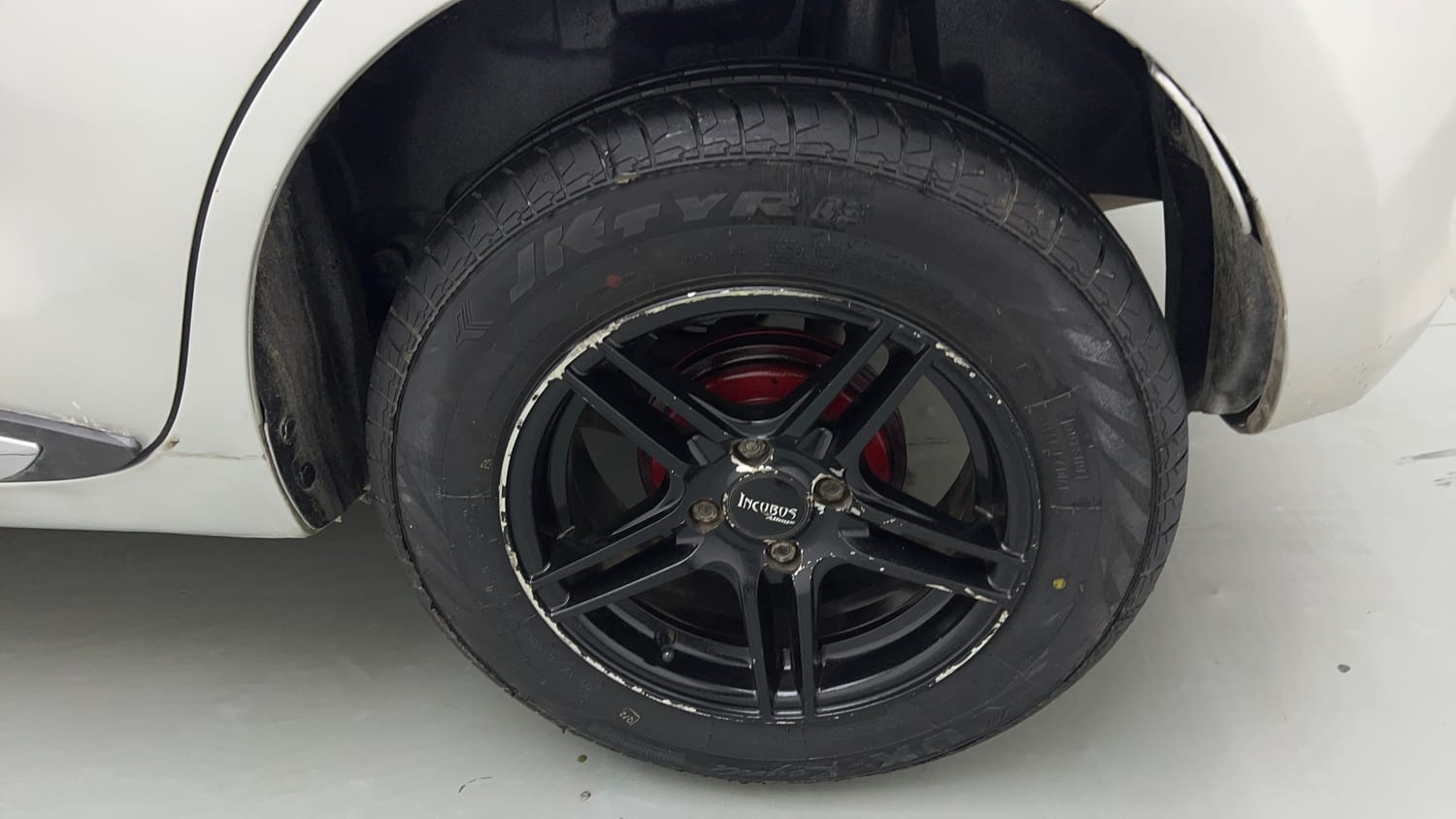 Used 2018 Maruti Suzuki Swift VXi AMT Petrol Automatic tyres LEFT REAR TYRE RIM VIEW
