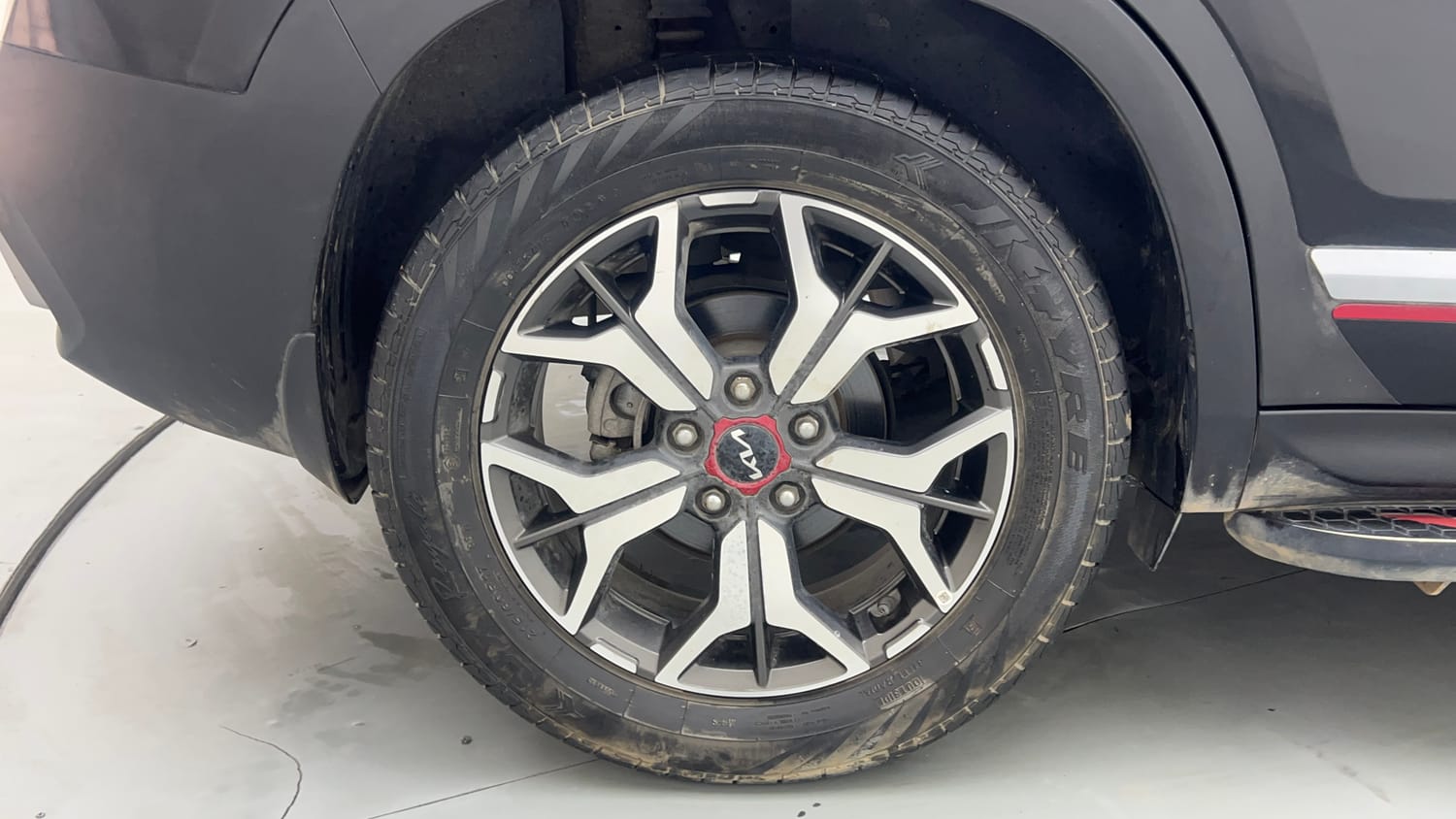 Used 2023 Kia Seltos GTX Plus 1.4 Petrol Manual tyres RIGHT REAR TYRE RIM VIEW