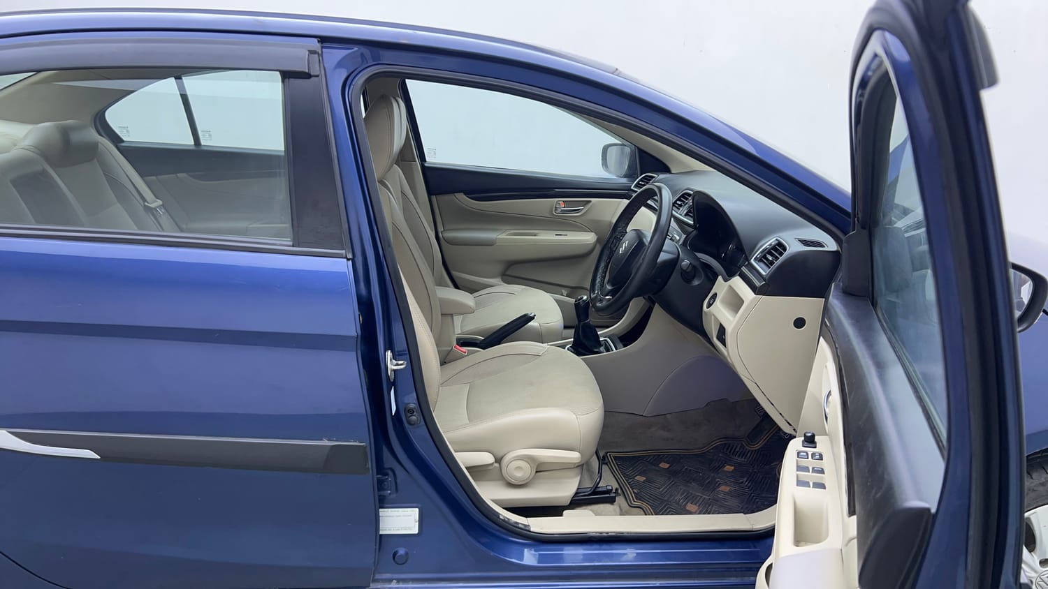 Used 2018 Maruti Suzuki Ciaz Zeta 1.4 MT Petrol Manual interior RIGHT SIDE FRONT DOOR CABIN VIEW