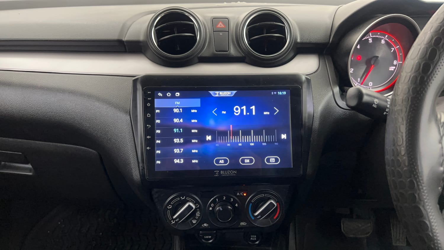 Used 2021 Maruti Suzuki Swift VXi AMT Petrol Automatic interior MUSIC SYSTEM & AC CONTROL VIEW