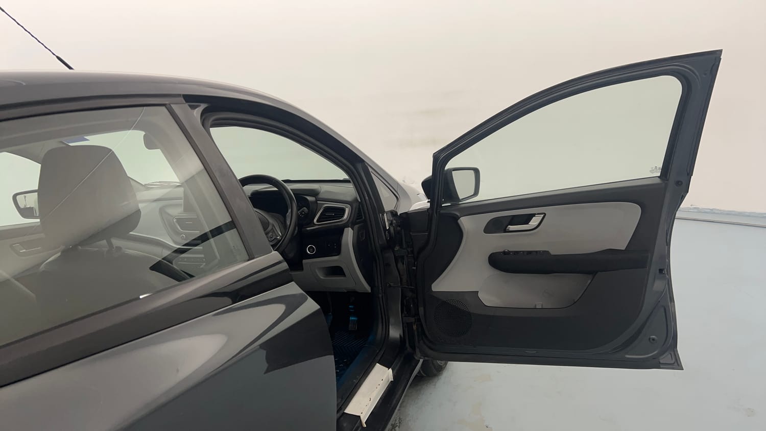 Used 2021 Tata Altroz XZ Petrol Petrol Manual interior RIGHT FRONT DOOR OPEN VIEW