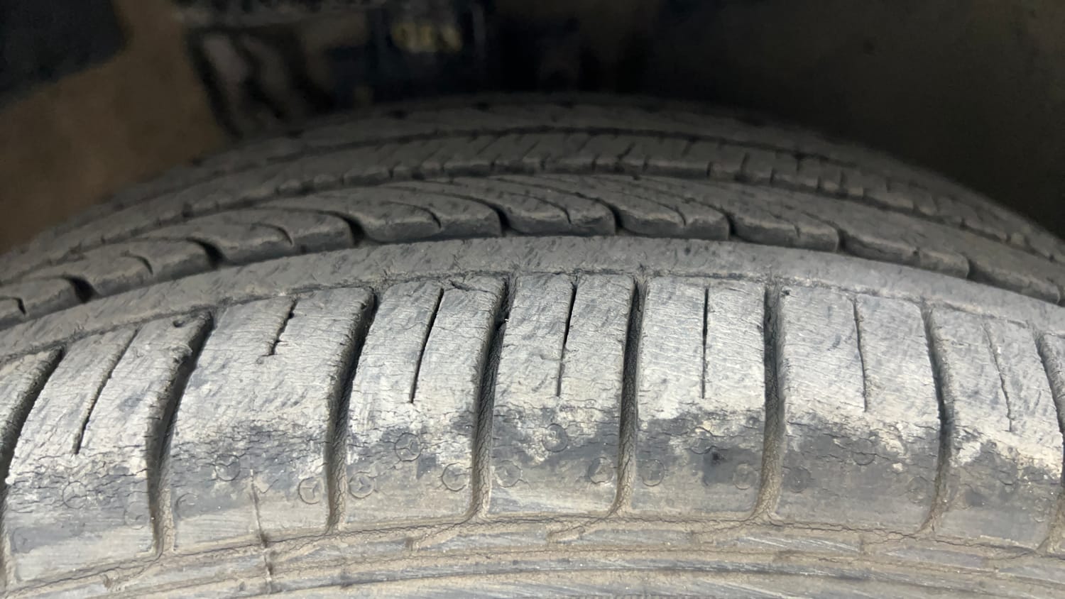 Used 2019 volkswagen Polo GT TSI Petrol Automatic tyres RIGHT FRONT TYRE TREAD VIEW
