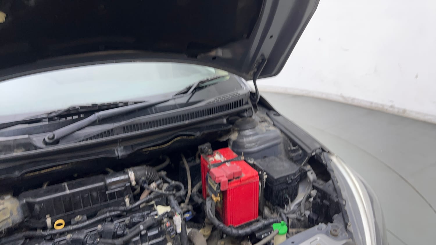 Used 2018 Maruti Suzuki Ciaz Alpha Hybrid 1.5 Petrol Manual engine ENGINE LEFT SIDE HINGE & APRON VIEW