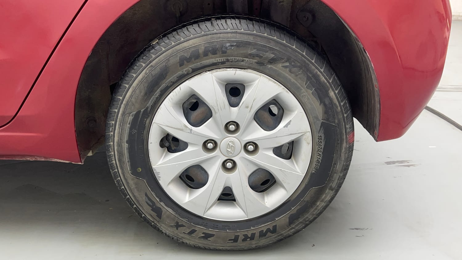 Used 2018 Hyundai Elite i20 Sportz 1.2 Petrol Manual tyres LEFT REAR TYRE RIM VIEW