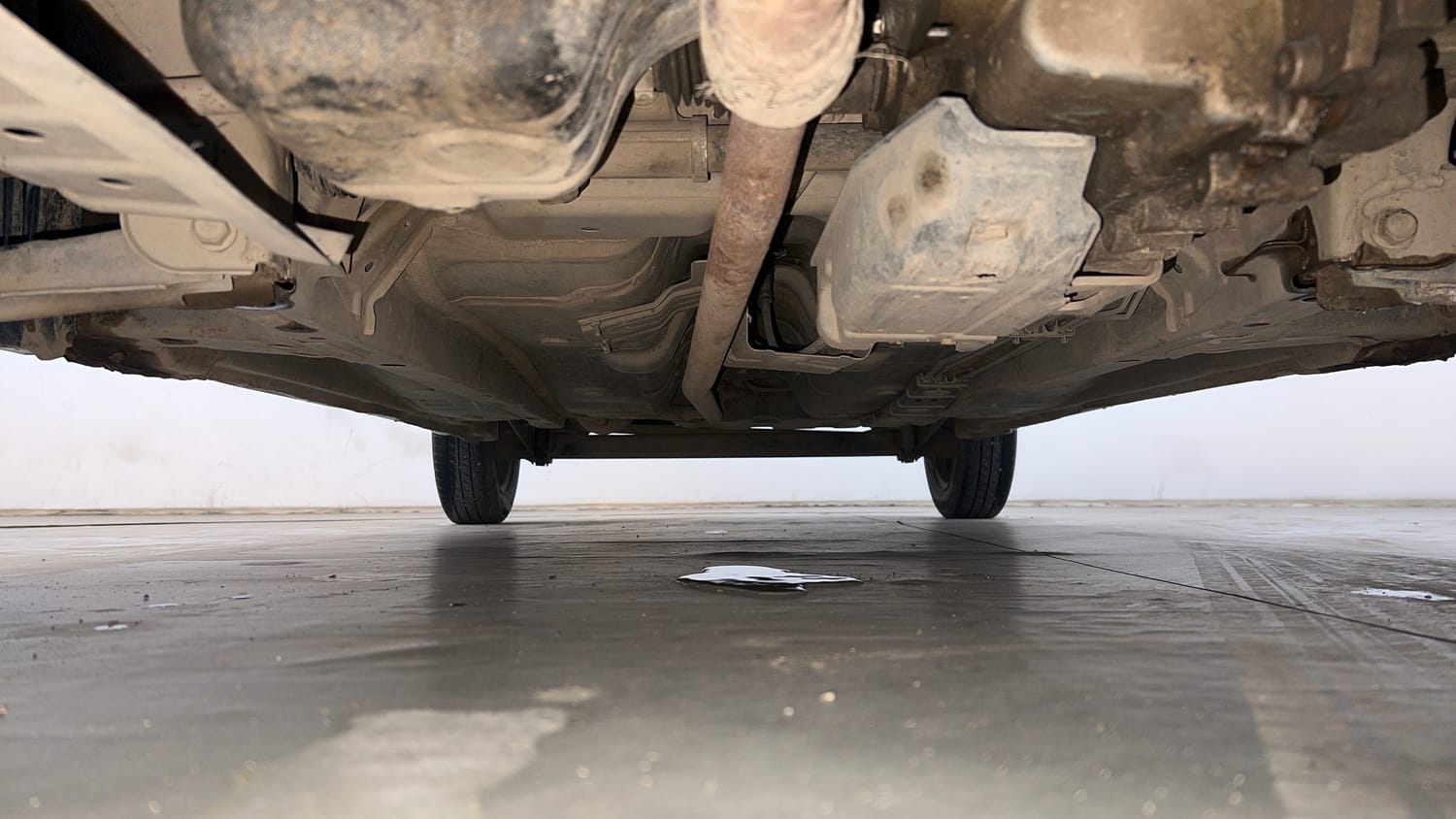 Used 2014 Hyundai Eon Sportz Petrol Manual extra FRONT LEFT UNDERBODY VIEW