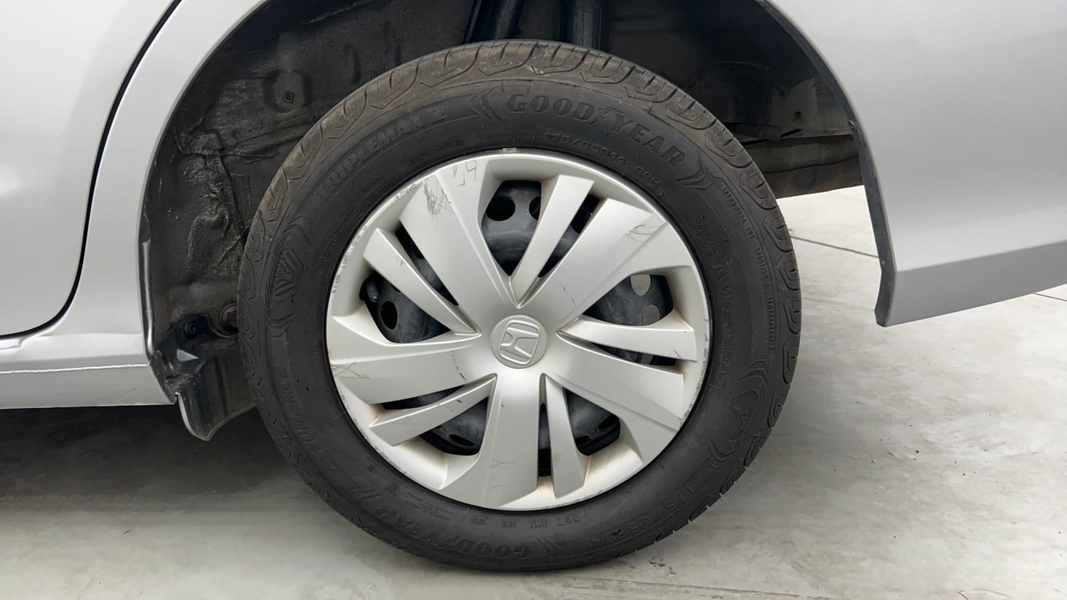 Used 2019 Honda Amaze 1.2 S CVT Petrol Petrol Automatic tyres LEFT REAR TYRE RIM VIEW