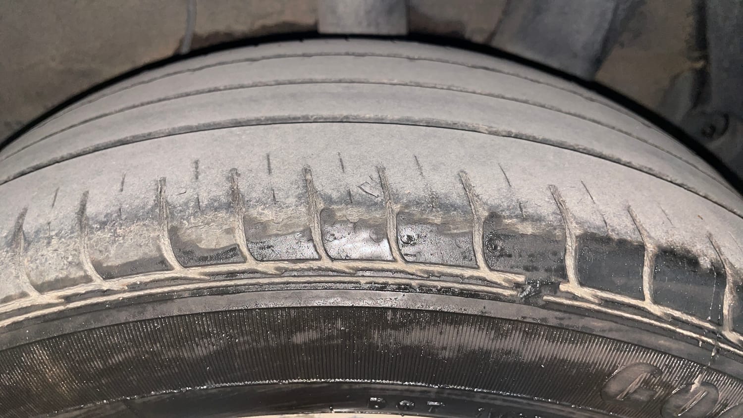 Used 2020 Hyundai Aura SX Plus 1.2 AMT Petrol Petrol Automatic tyres LEFT REAR TYRE TREAD VIEW