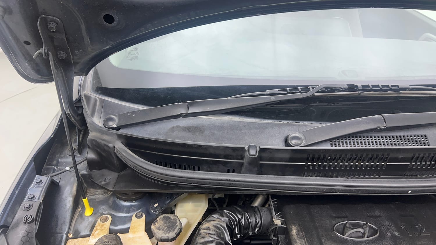 Used 2021 Hyundai Grand i10 Nios Sportz 1.2 Kappa VTVT CNG Cng Manual engine ENGINE RIGHT SIDE HINGE & APRON VIEW