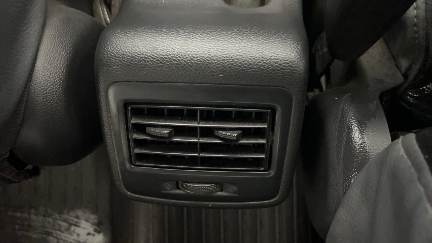 Used 2017 Hyundai Grand i10 Magna 1.2 Kappa VTVT Petrol Manual top_features 2nd row AC vent